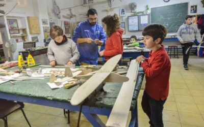 Inicia sus actividades, la Escuela de Aeromodelismo del Aeroclub.