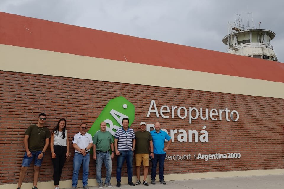 Pilotos del Aeroclub Ciudad de Paraná, visitaron el Aeropuerto Paraná y profundizaron conocimientos en Seguridad Operacional.