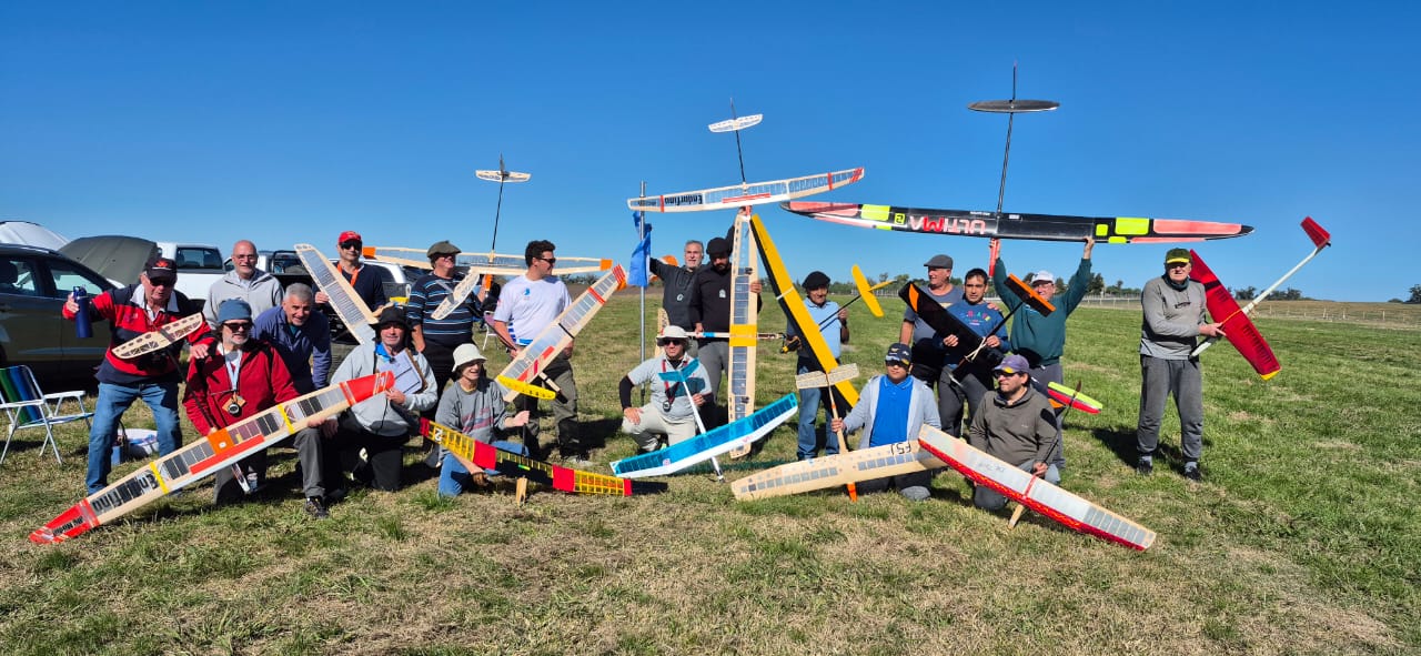 Emoción en el Aire: Torneo F5L de Motoveleros RC en nuestro Aeroclub, en memoria de Cristian Grecca.