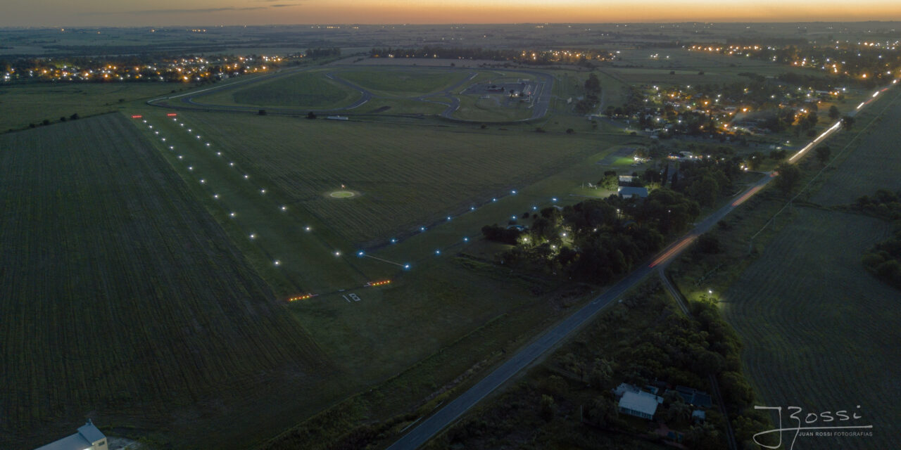 ANAC destaca el funcionamiento del balizamiento en el Aeródromo de Paraná, tras inspección nocturna.